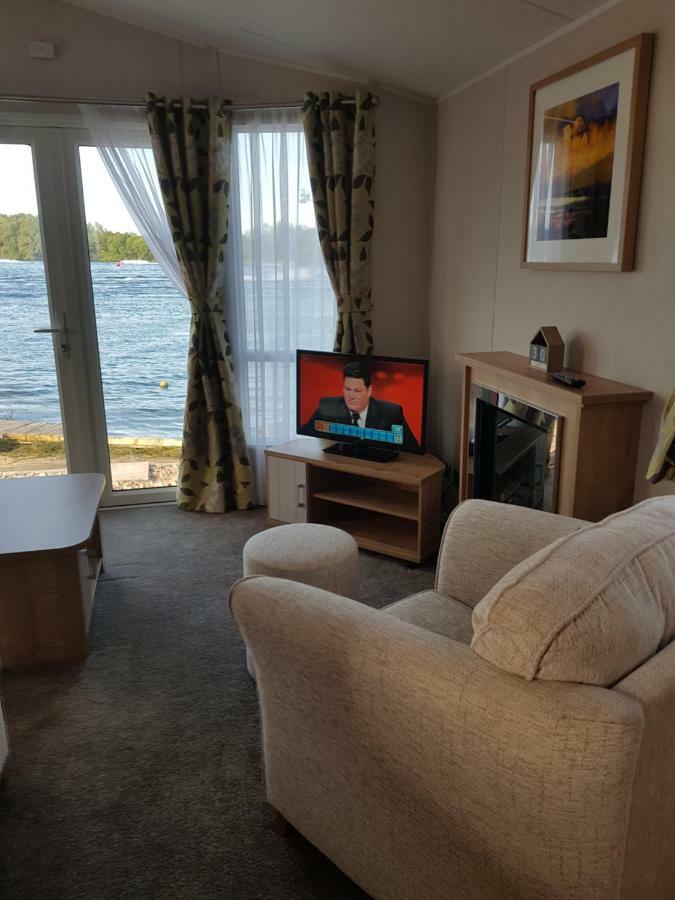 Dees Hot Tub Breaks At Tattershall Lakes Jet Ski 4 Buitenkant foto