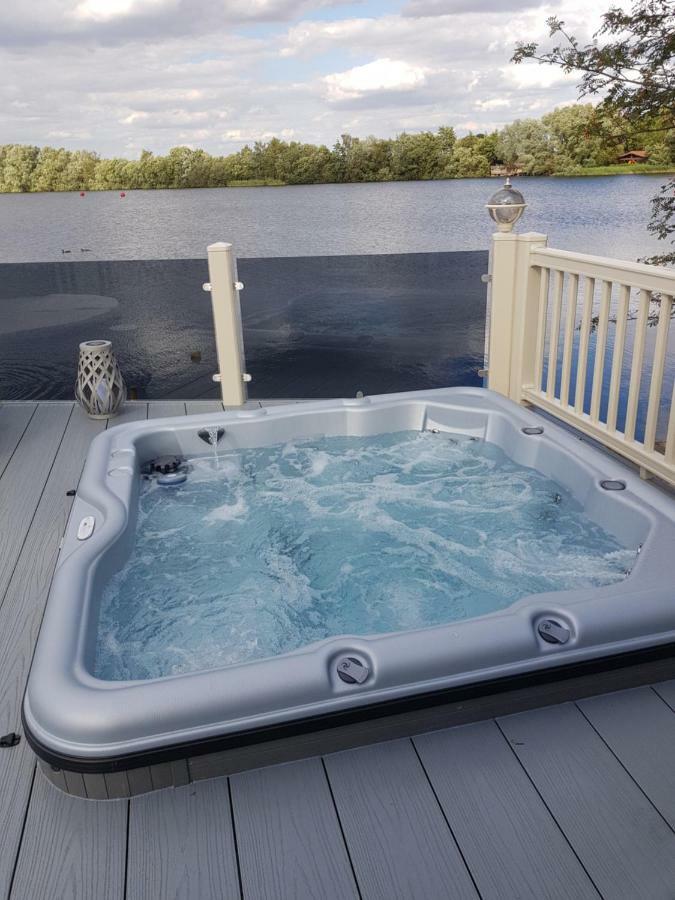 Dees Hot Tub Breaks At Tattershall Lakes Jet Ski 4 Buitenkant foto