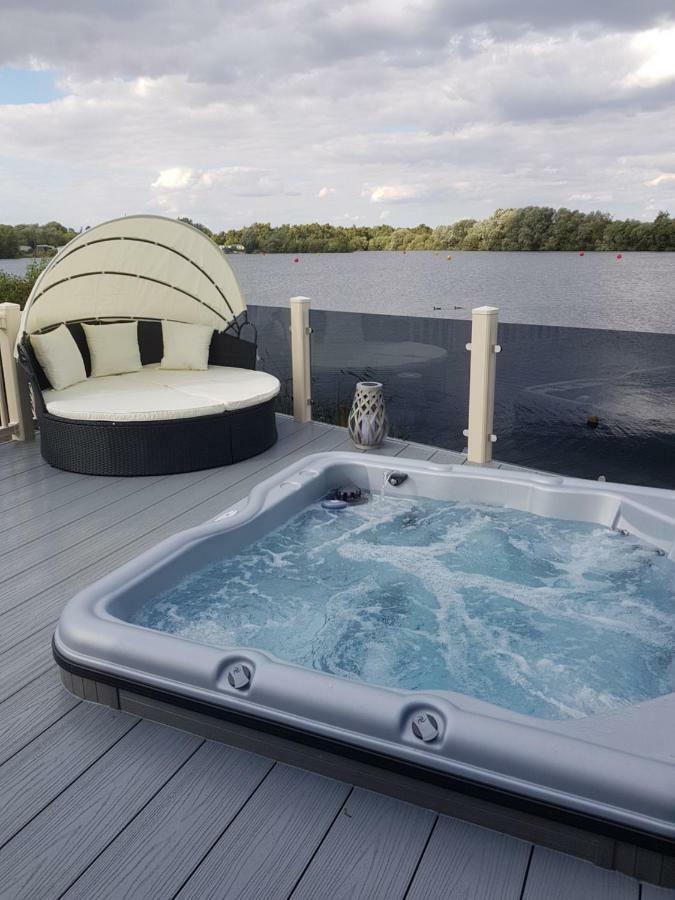 Dees Hot Tub Breaks At Tattershall Lakes Jet Ski 4 Buitenkant foto